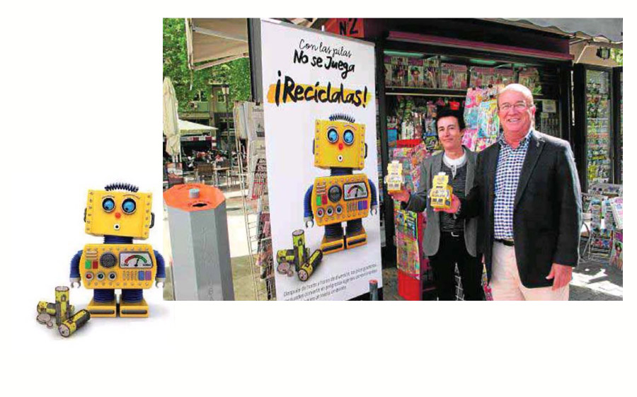 Los vendedores y vendedoras de prensa de Granada colaboran con su Ayuntamiento en la campaña de recogida de pilas