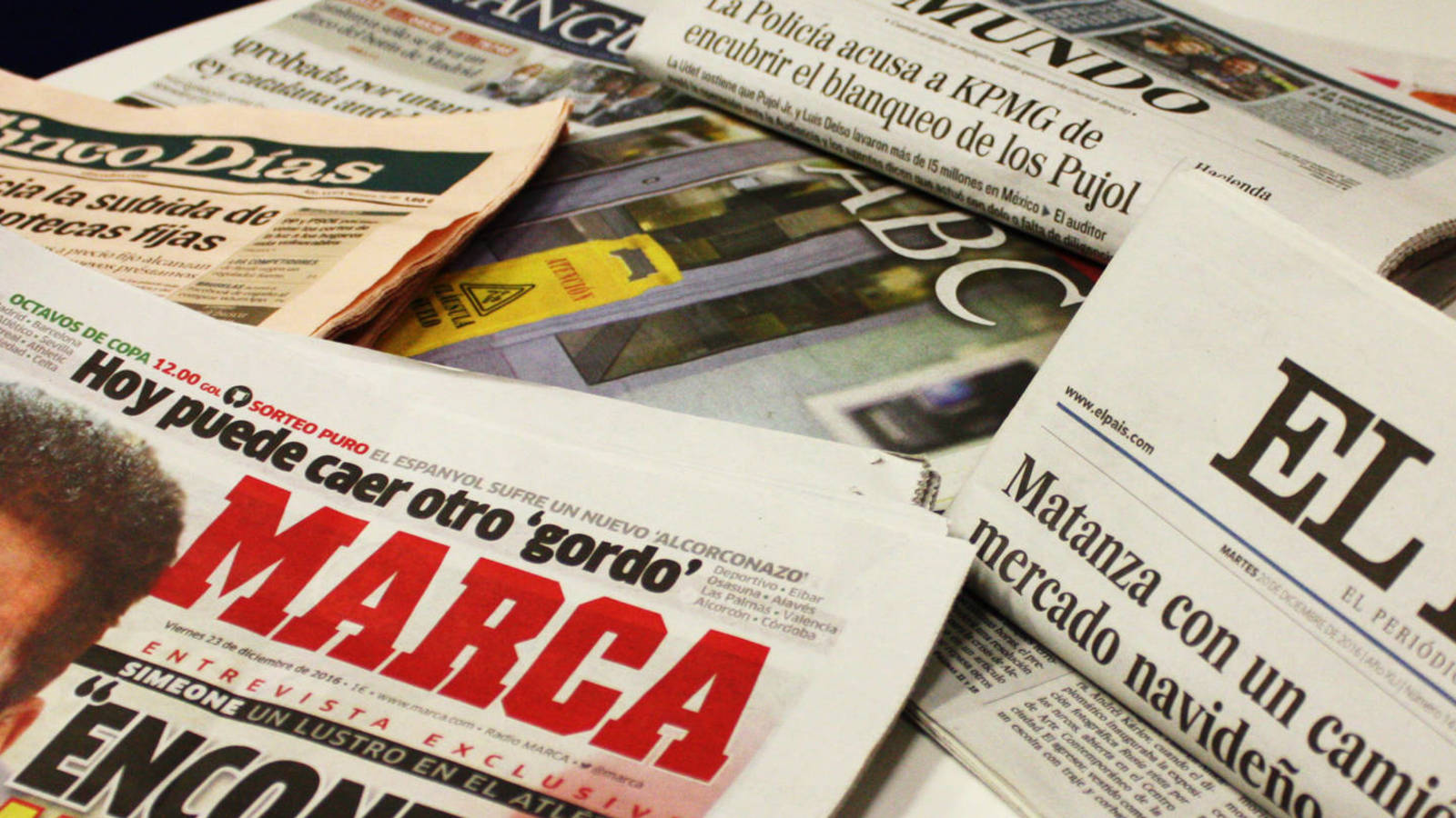 Los quioscos amenazan con esconder 'El País' tras el acuerdo del diario con Amazon