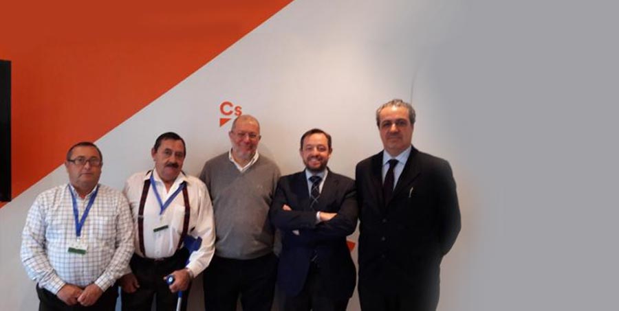 Vendedores de prensa se reúnen con Ciudadanos para buscar una solución a sus problemas