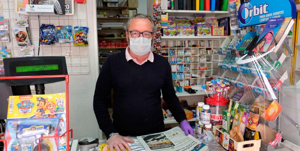 Trabajadores indispensables que cada día hacen frente al COVID-19: José Gil, quiosquero
